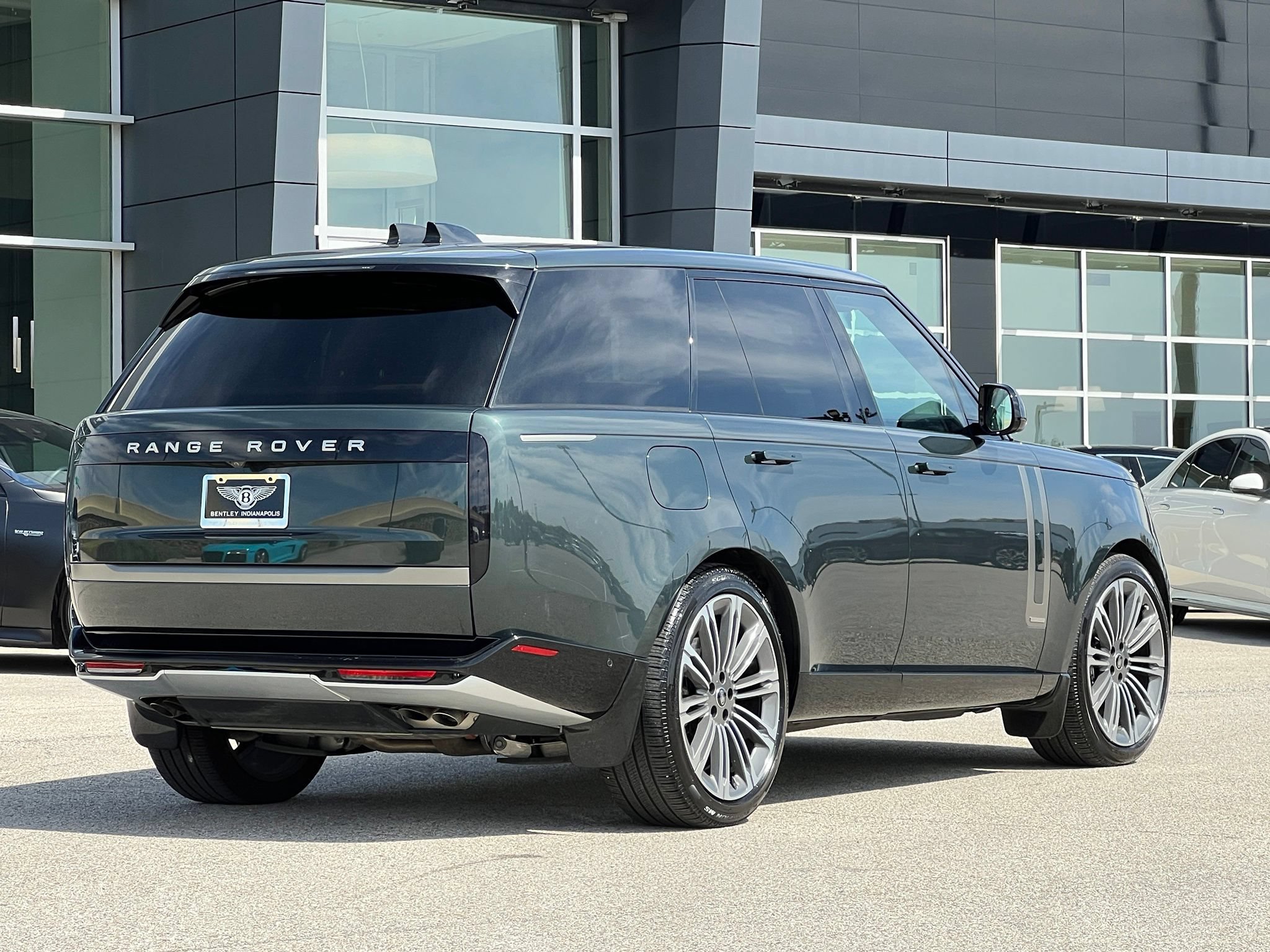 Used 2025 Land Rover Range Rover Autobiography AWD/4WD image 4