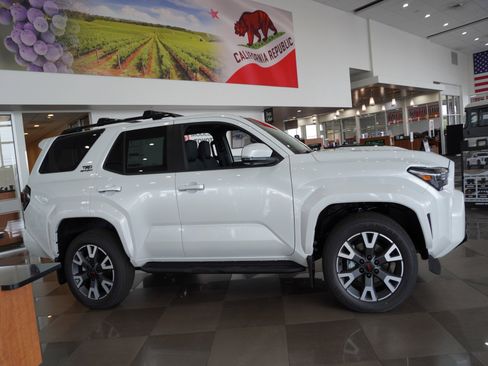 New 2026 Toyota 4Runner TRD Sport Premium AWD/4WD image 4