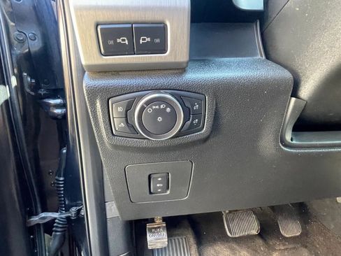 Used 2015 Ford F150 Platinum w/ Equipment Group 701A Luxury AWD/4WD image 21