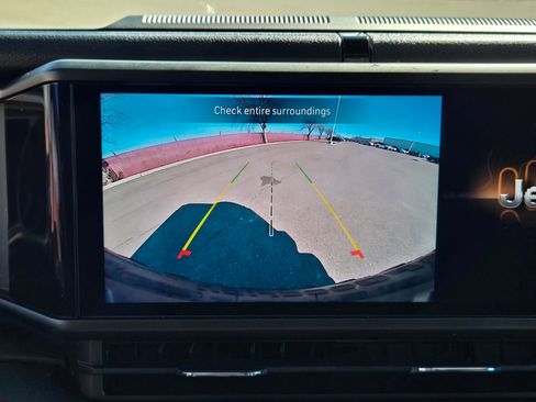 Used 2024 Jeep Wrangler Unlimited image 19