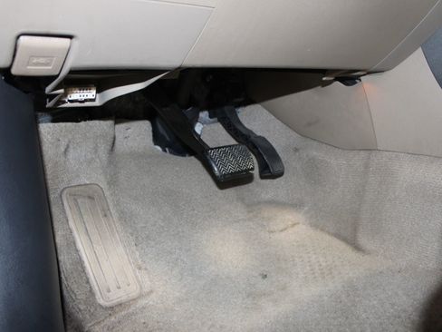 Used 2011 Toyota RAV4 Limited w/ Limited Extra Value Pkg FWD image 10