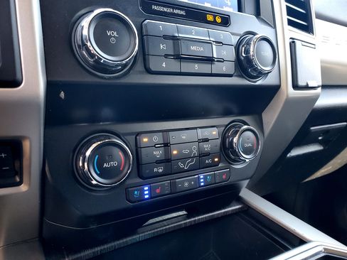 Used 2021 Ford F250 Lariat w/ Lariat Value Package image 30