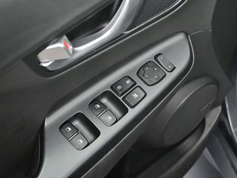 Used 2022 Hyundai Kona Limited FWD image 10