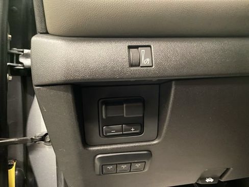 Used 2025 Chevrolet Colorado ZR2 w/ Midnight Edition AWD/4WD image 31