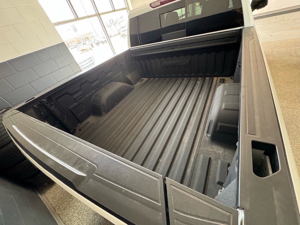 Used 2024 GMC Sierra 1500 AT4 w/ AT4 Premium Package AWD/4WD image 6