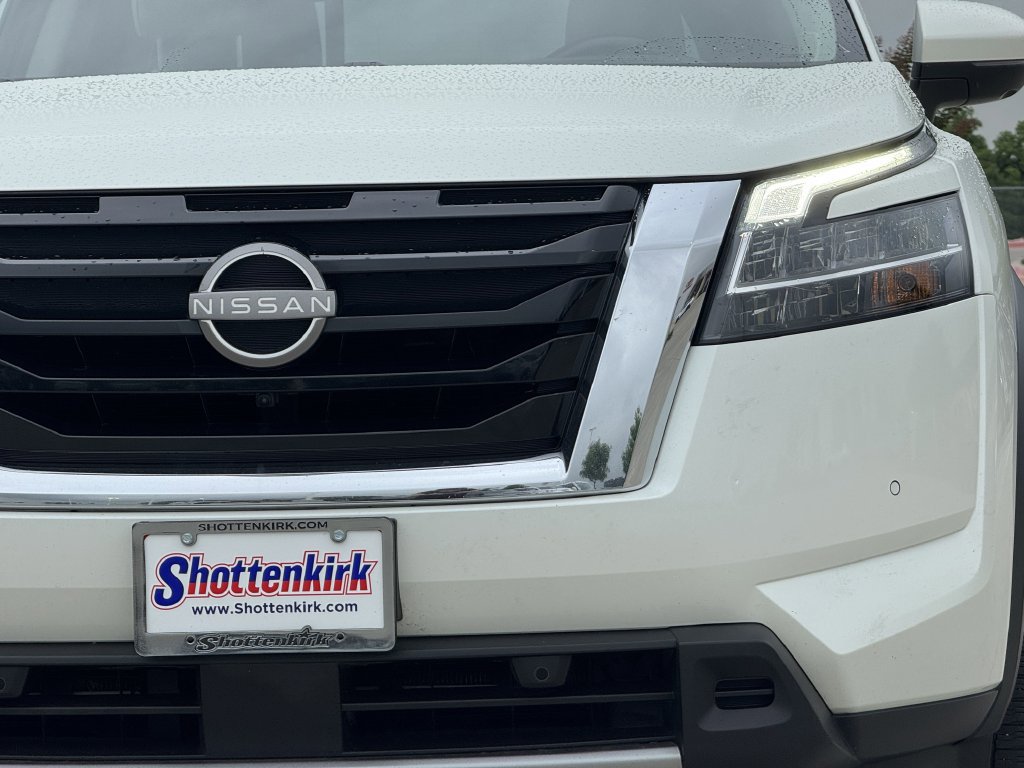 Used 2023 Nissan Pathfinder SL w/ SL Premium Package AWD/4WD image 8