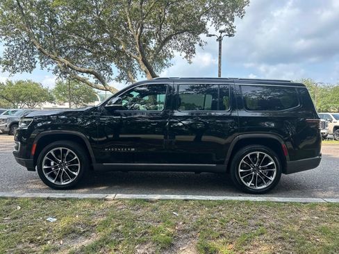 Used 2022 Jeep Wagoneer Series III w/ Premium Group I AWD/4WD image 1