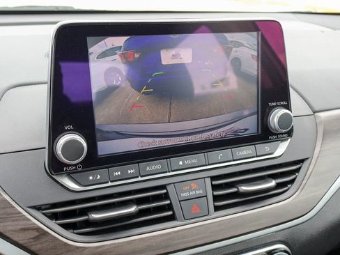 Used 2025 Nissan Altima 2.5 SV FWD image 4