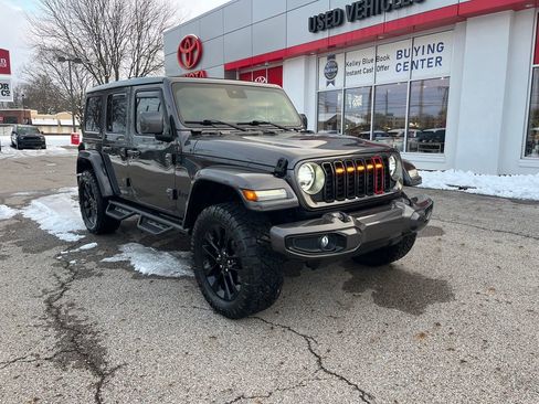 Used 2021 Jeep Wrangler Unlimited Sahara image 8