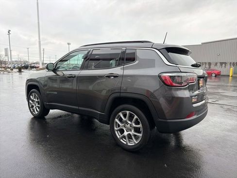 Used 2022 Jeep Compass Latitude image 5