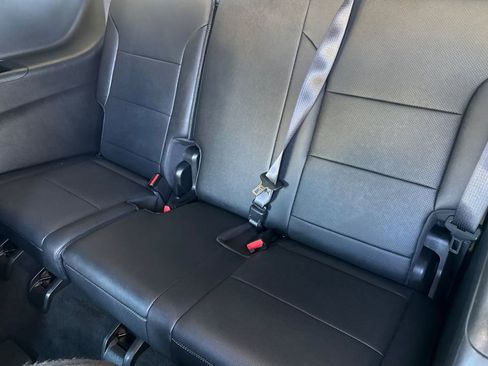 Used 2025 Chevrolet Traverse LT image 24