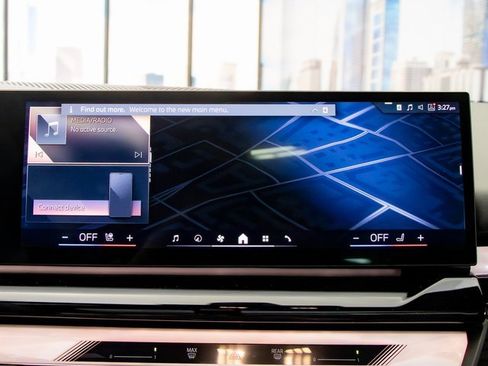 Used 2026 BMW 550e xDrive w/ Premium Package image 19