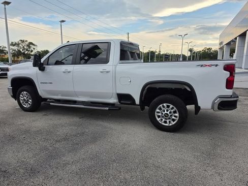 Used 2025 Chevrolet Silverado 2500 LT w/ Convenience Package AWD/4WD image 2