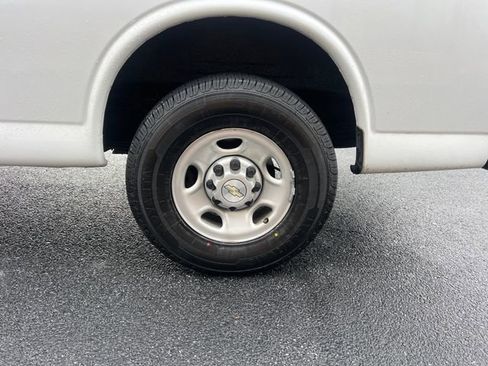 Used 2021 Chevrolet Express 2500 image 8