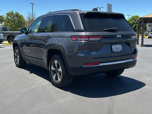 Used 2022 Jeep Grand Cherokee Limited 4xe w/ Luxury Tech Group II AWD/4WD image 5