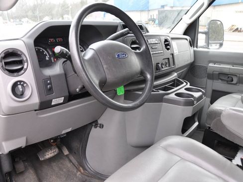 Used 2014 Ford E-250 and Econoline 250 Extended w/ Power Group RWD image 21