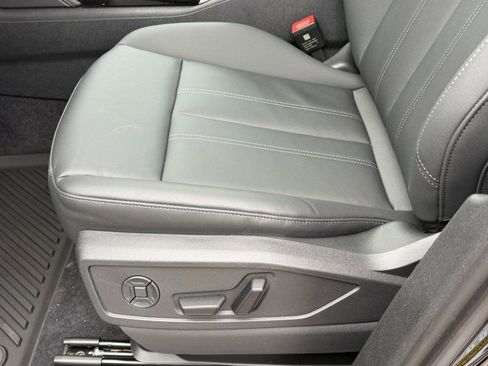 New 2025 Audi Q5 2.0T Premium image 17