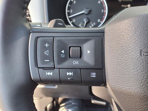 Certified 2025 Nissan Rogue SV image 21