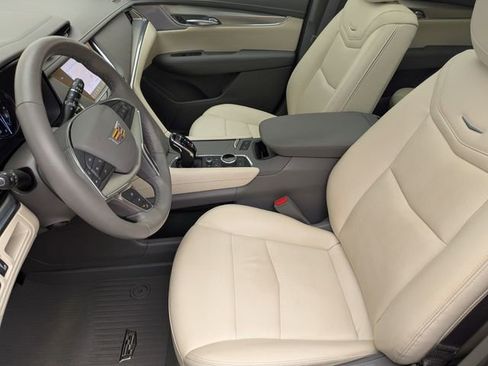 Certified 2024 Cadillac XT5 Premium Luxury w/ LPO, Floor Liner Package AWD/4WD image 21