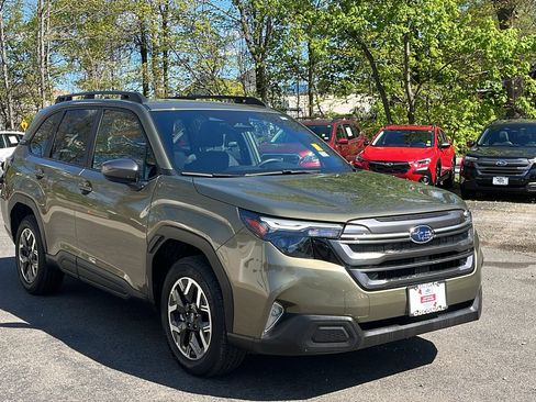 Certified 2025 Subaru Forester Premium AWD/4WD image 3