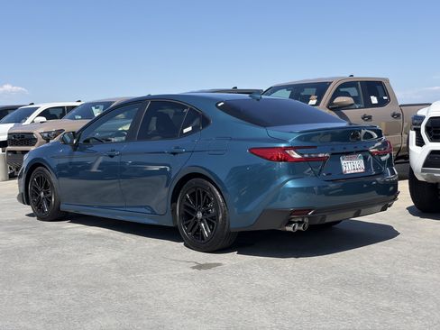 Used 2025 Toyota Camry SE w/ Convenience Package FWD image 5