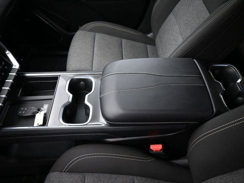 Used 2025 GMC Acadia Elevation image 16