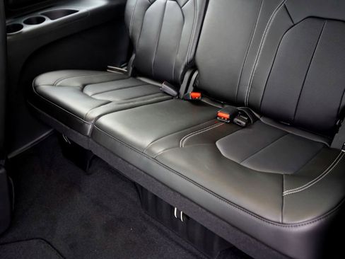 New 2026 Chrysler Pacifica Select image 24