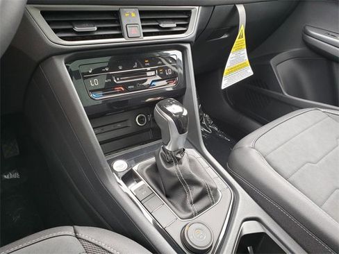 New 2025 Volkswagen Taos SE image 11