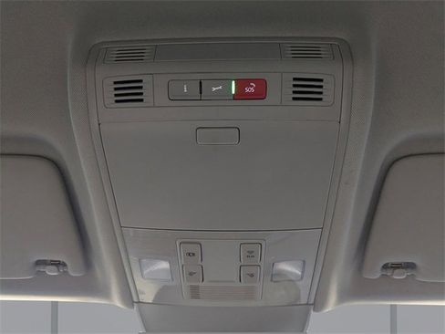 Certified 2024 Volkswagen Taos SE image 25