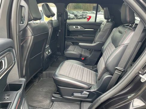 Used 2025 Ford Explorer ST-Line w/ ST-Line Street Pack image 18