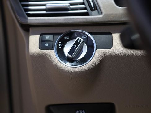 Used 2010 Mercedes-Benz E 350 4MATIC Sedan image 35