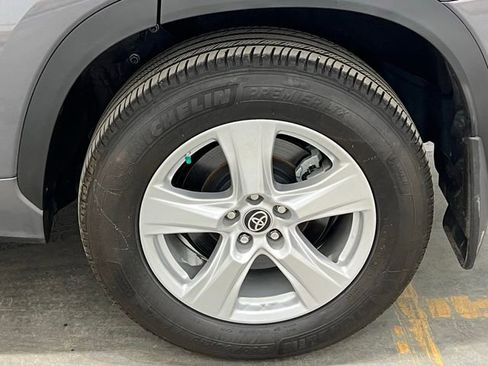 Used 2023 Toyota Highlander L image 35