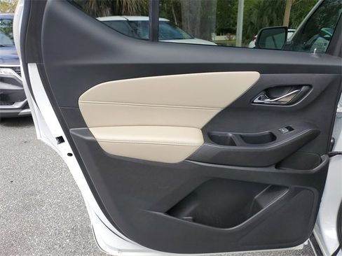 Used 2023 Chevrolet Traverse Premier image 15