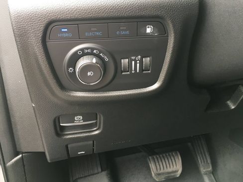 Used 2024 Jeep Grand Cherokee Trailhawk AWD/4WD image 18