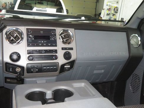 Used 2015 Ford F250 XLT w/ XLT Premium Package AWD/4WD image 39