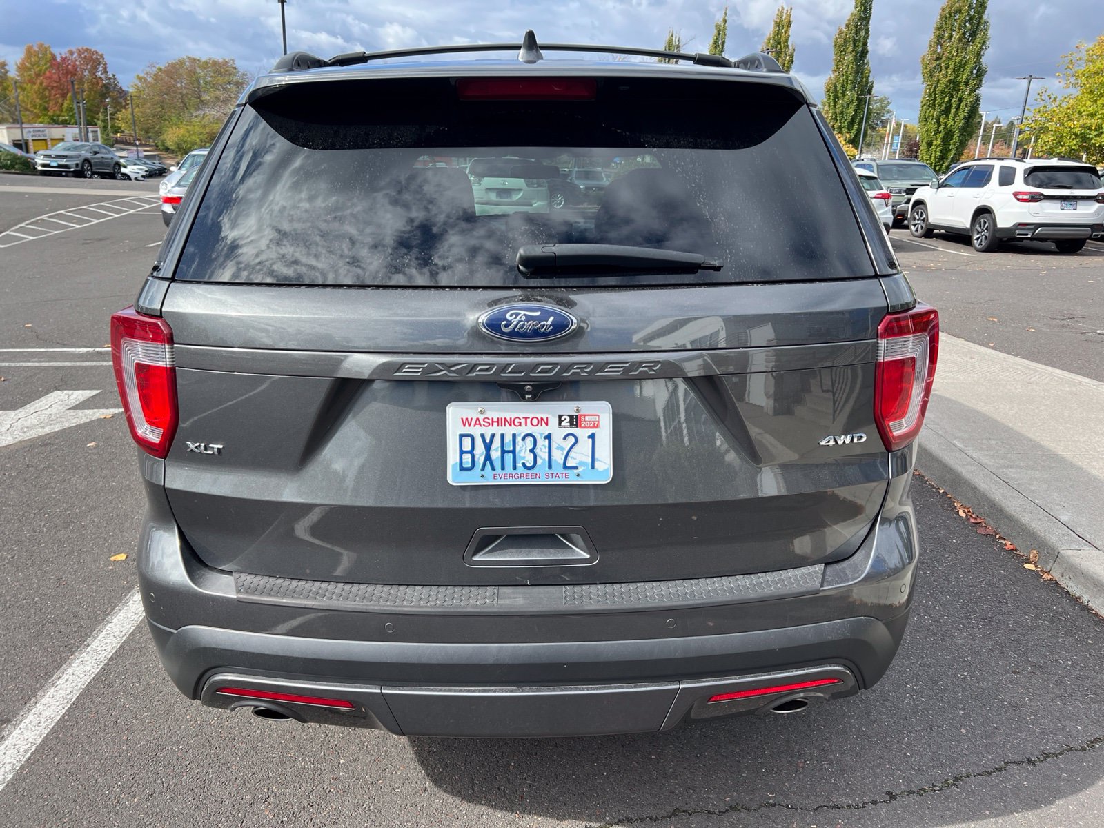 Used 2017 Ford Explorer XLT w/ Equipment Group 202A AWD/4WD image 5
