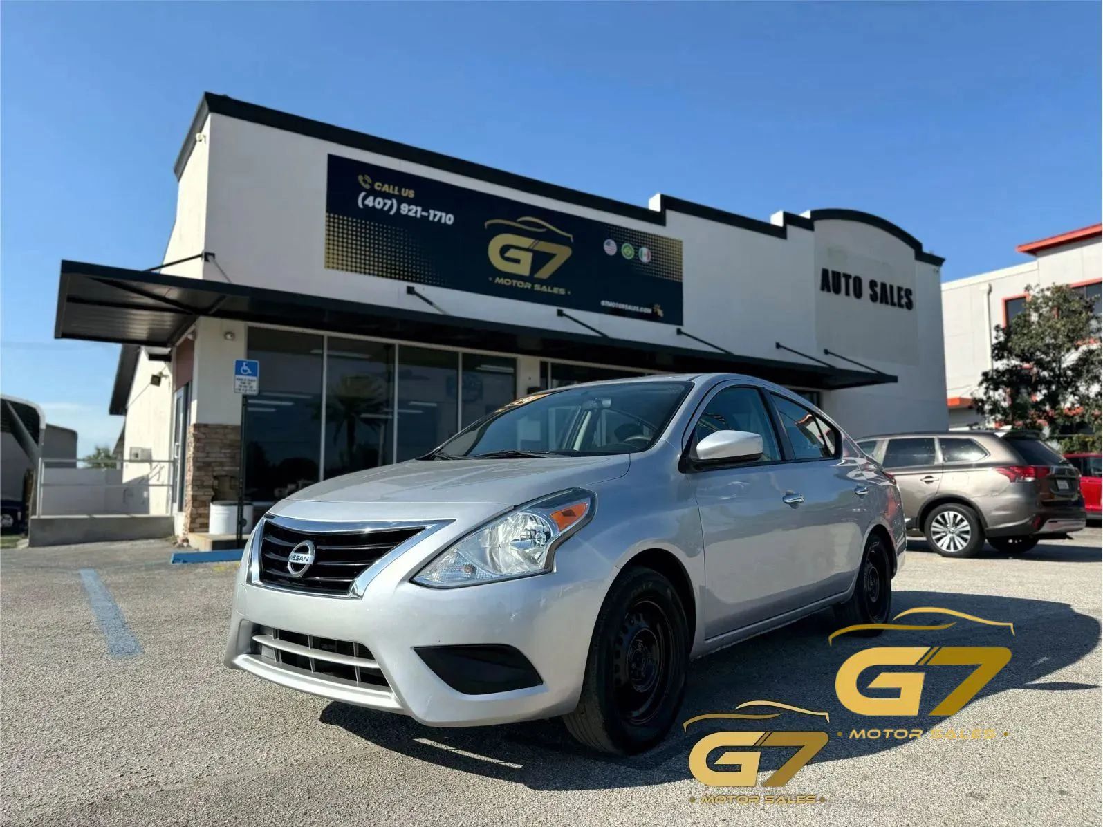 Used 2019 Nissan Versa SV FWD image 1