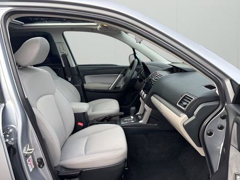 Used 2017 Subaru Forester 2.5i Premium image 13