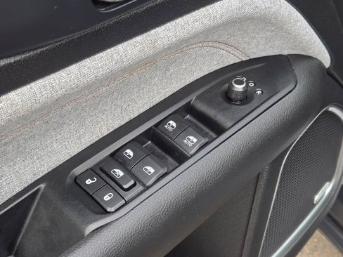 Used 2022 Jeep Compass Latitude w/ Sun and Sound Group AWD/4WD image 21