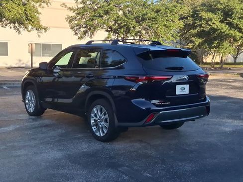 Used 2024 Toyota Highlander Limited AWD/4WD image 6