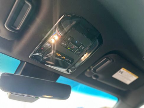 Used 2024 Toyota Venza image 21