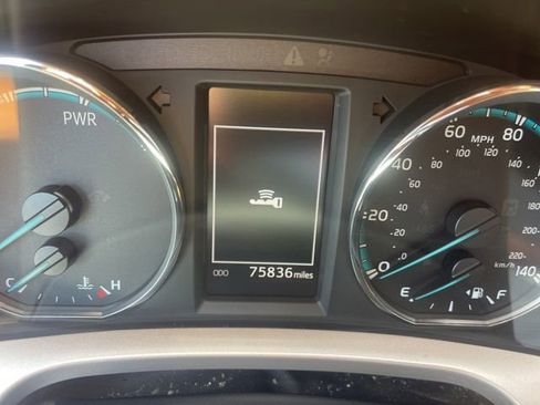 Used 2016 Toyota RAV4 Limited AWD/4WD image 4