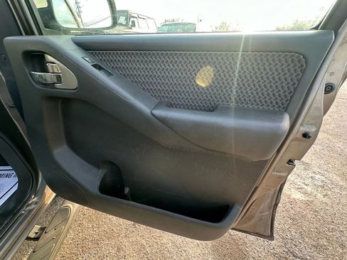 Used 2005 Nissan Frontier LE w/ (H02) Audio Pkg image 18