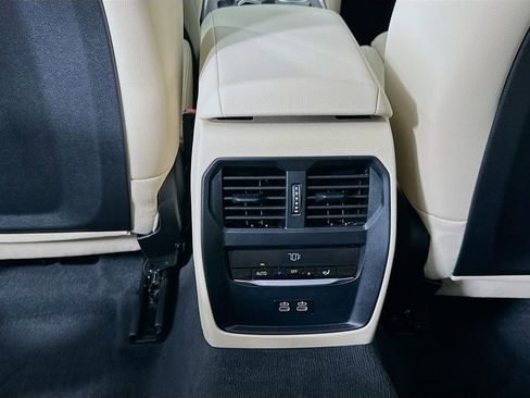 Used 2025 BMW 330i Sedan w/ Convenience Package image 26