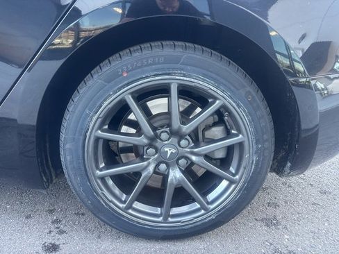 Used 2018 Tesla Model 3 Long Range image 4