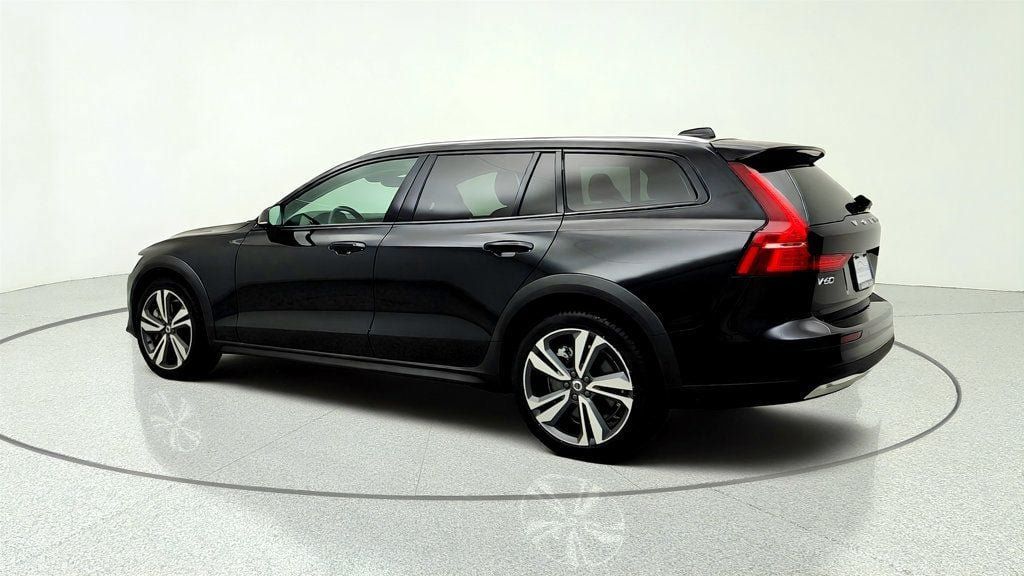Used 2025 Volvo V60 B5 Cross Country Plus AWD/4WD image 7