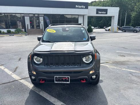 Used 2016 Jeep Renegade Trailhawk w/ Premium Trailhawk Package AWD/4WD image 8