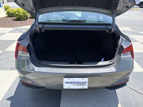 Used 2023 Hyundai Elantra Blue FWD image 32