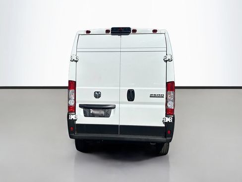 Used 2023 RAM ProMaster 2500 w/ Convenience Group FWD image 4