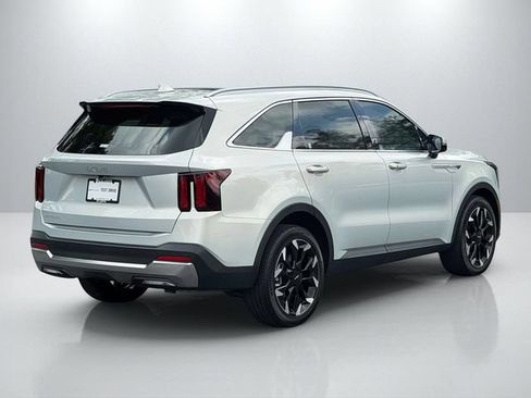 Certified 2026 Kia Sorento EX w/ EX Premium Package FWD image 9